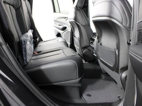 New 2026 Jeep Grand Cherokee Limited w/ Luxury Tech Group II AWD/4WD image 25