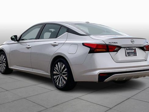 Used 2024 Nissan Altima 2.5 SV image 11