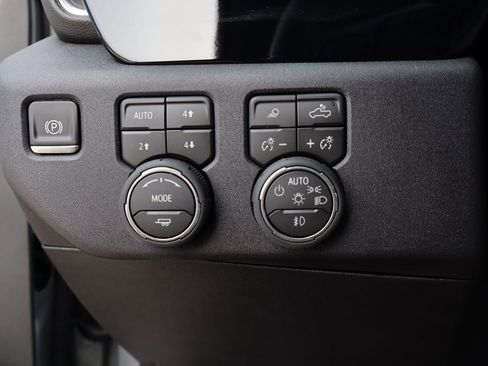 New 2026 Chevrolet Silverado 2500 LTZ w/ LTZ Convenience Package AWD/4WD image 18