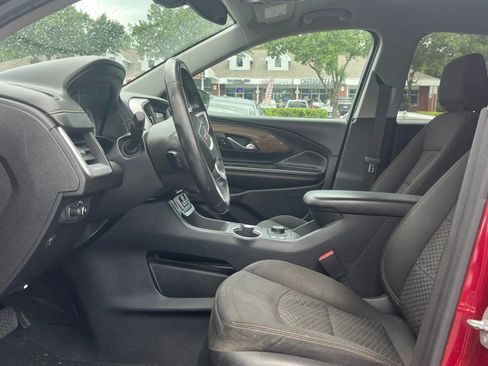 Used 2018 GMC Terrain SLE w/ Driver Convenience Package image 9