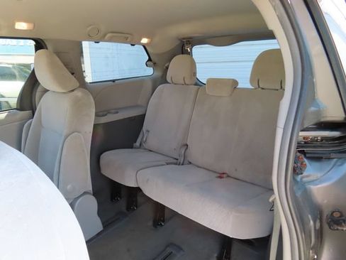 Used 2016 Toyota Sienna LE AWD/4WD image 12
