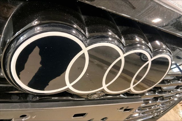 Used 2024 Audi Q8 e-tron Premium Plus AWD/4WD image 31