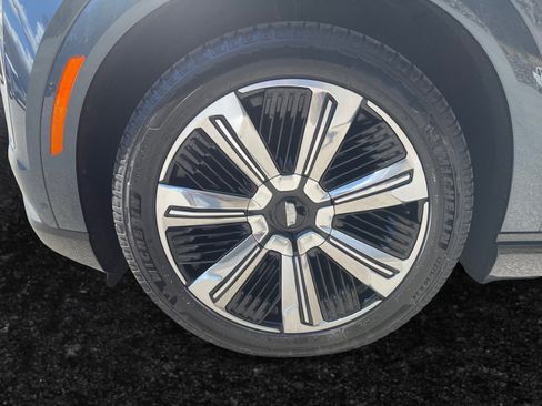 Certified 2025 Cadillac Escalade IQ Luxury 2 w/ LPO, Premium Carpet Package AWD/4WD image 15