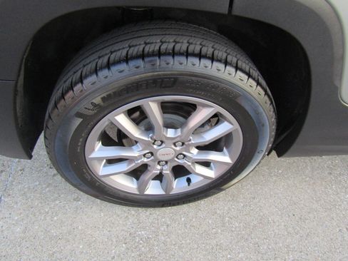 Used 2024 GMC Terrain SLT image 11