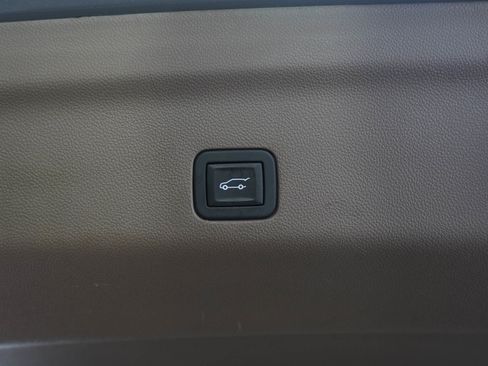 Used 2025 GMC Yukon Denali w/ Sun & Power Step Package AWD/4WD image 11