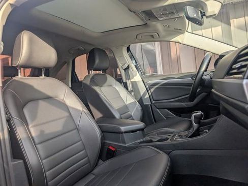 Used 2022 Volkswagen Jetta SE image 24