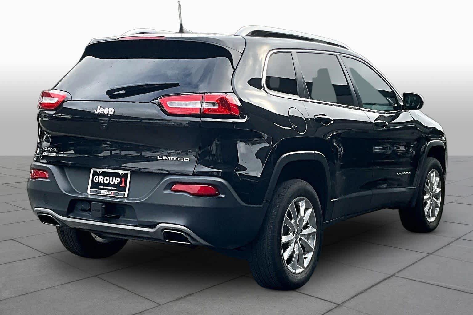 Used 2016 Jeep Cherokee Limited w/ Trailer Tow Group AWD/4WD image 13