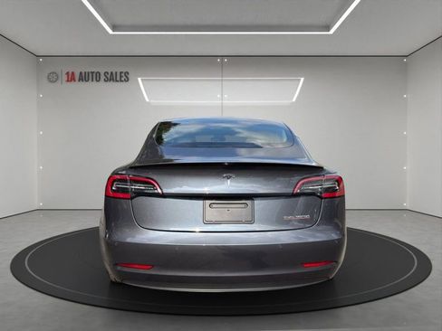 Used 2021 Tesla Model 3 Performance image 4
