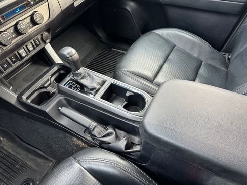 Used 2019 Toyota Tacoma TRD Off-Road AWD/4WD image 9