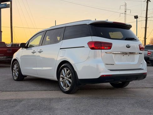 Used 2020 Kia Sedona EX image 5
