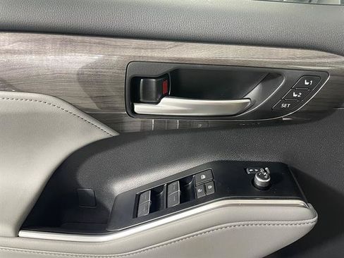 New 2026 Toyota Highlander Limited AWD/4WD image 18