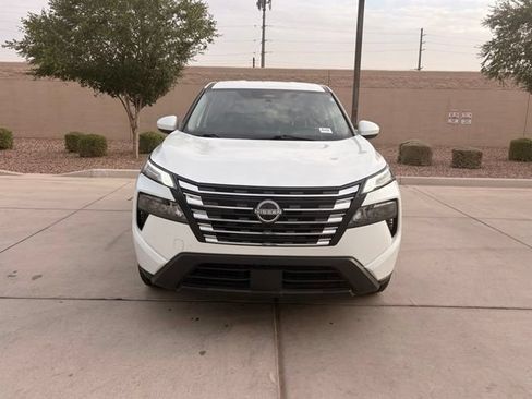 Used 2025 Nissan Rogue SV AWD/4WD image 3