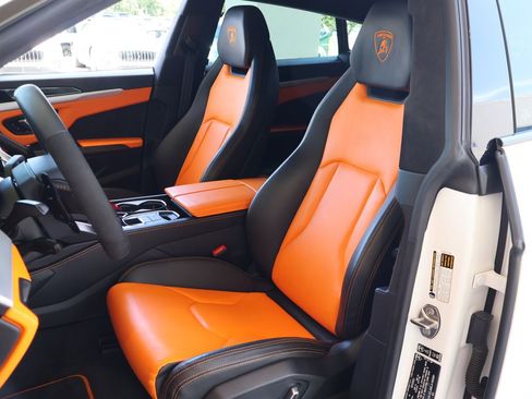 Used 2022 Lamborghini Urus AWD/4WD image 12