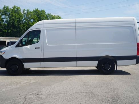 Used 2025 Mercedes-Benz Sprinter 2500 image 5