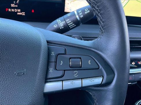 Used 2025 Cadillac XT4 Premium Luxury image 22