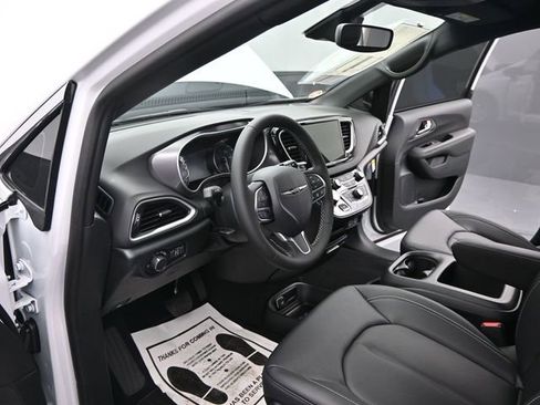 New 2025 Chrysler Voyager LX image 22