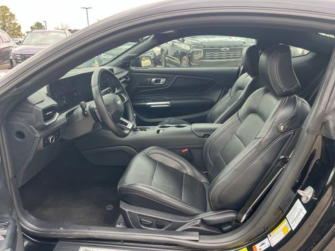 Used 2025 Ford Mustang GT Premium RWD image 17