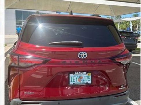 Used 2021 Toyota Sienna XLE FWD image 10