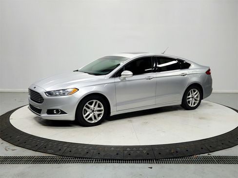 Used 2014 Ford Fusion SE w/ Equipment Group 202A image 3