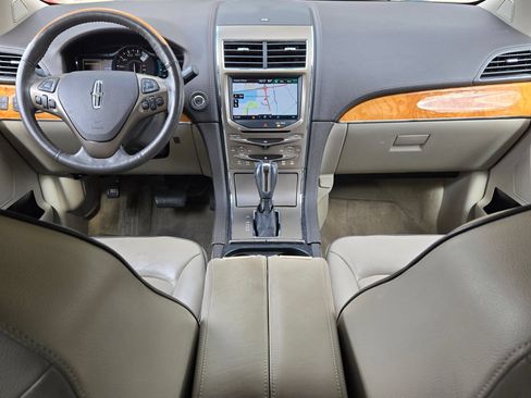 Used 2012 Lincoln MKX FWD image 16