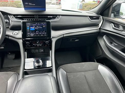 Used 2023 Jeep Grand Cherokee L Laredo AWD/4WD image 15