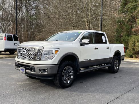 Used 2018 Nissan Titan Platinum Reserve image 5