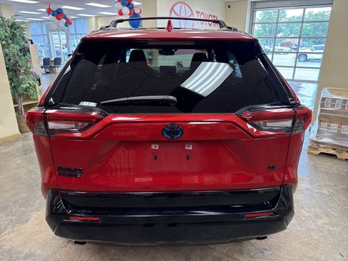 Used 2024 Toyota RAV4 SE w/ Weather & Moonroof Package AWD/4WD image 9