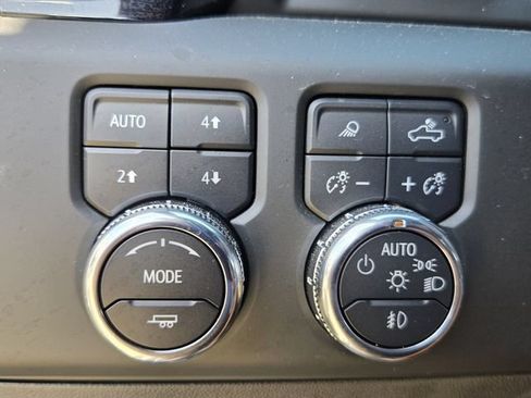 Used 2025 GMC Sierra 1500 AT4 w/ AT4 Premium Package AWD/4WD image 25