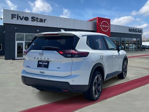 Used 2024 Nissan Rogue SV FWD image 6