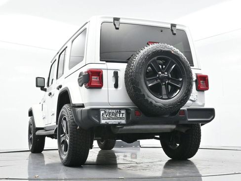 Used 2022 Jeep Wrangler Unlimited Sahara AWD/4WD image 48