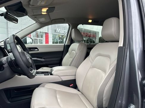 Certified 2024 Nissan Pathfinder SL AWD/4WD image 11