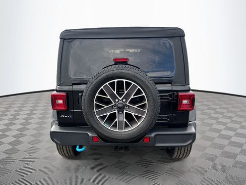 Used 2023 Jeep Wrangler Unlimited Sahara image 7