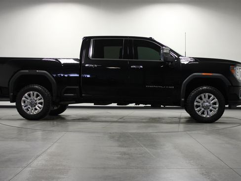 Used 2022 GMC Sierra 2500 Denali AWD/4WD image 3