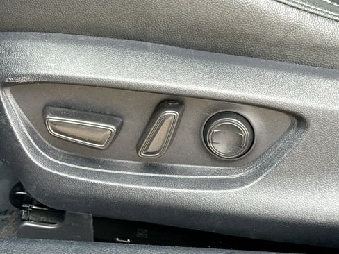 Used 2025 Toyota Camry SE w/ Convenience Package image 23