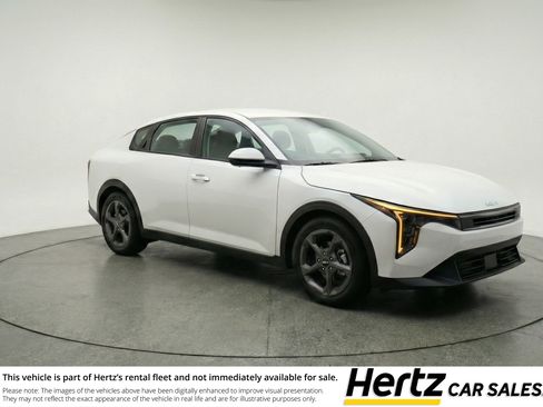 Used 2025 Kia K4 LXS image 1