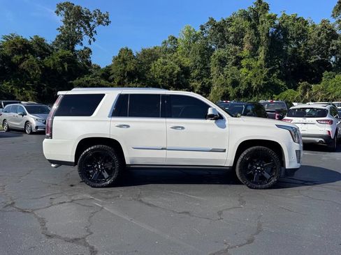 Used 2017 Cadillac Escalade Platinum AWD/4WD image 3