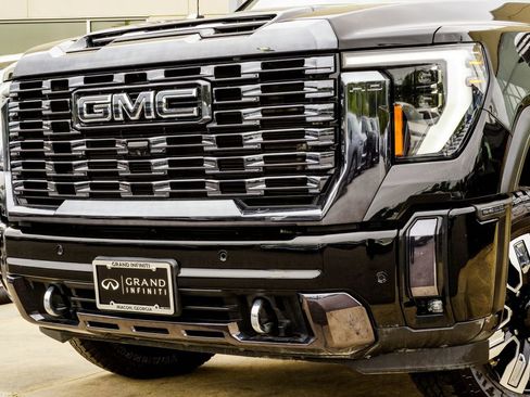 Used 2024 GMC Sierra 2500 Denali Ultimate w/ Max Trailering Package AWD/4WD image 2