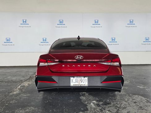 Used 2024 Hyundai Elantra SEL FWD image 5