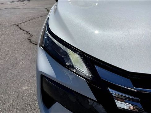 Used 2025 Nissan Rogue SV image 32