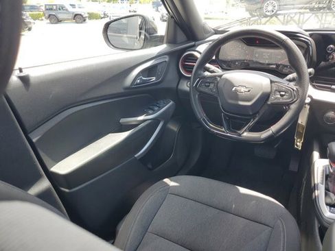 Used 2024 Chevrolet Trax RS FWD image 15
