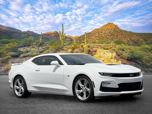 Used 2020 Chevrolet Camaro SS RWD image 2