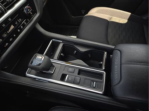 Used 2025 Nissan Pathfinder SV FWD image 20