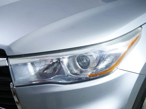 Used 2015 Toyota Highlander Limited Platinum image 16