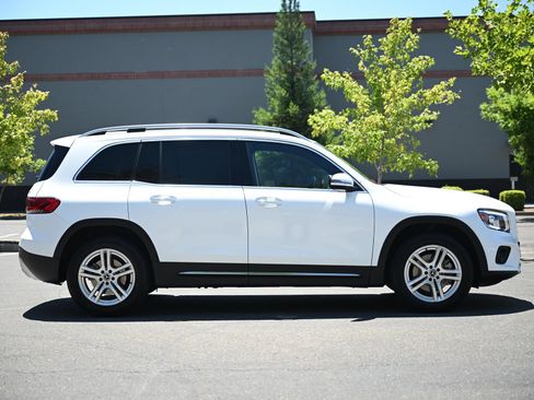Used 2021 Mercedes-Benz GLB 250 4MATIC image 8
