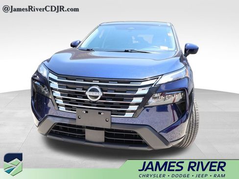 Used 2025 Nissan Rogue SV AWD/4WD image 4