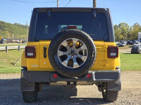 Used 2018 Jeep Wrangler Unlimited Sahara image 12