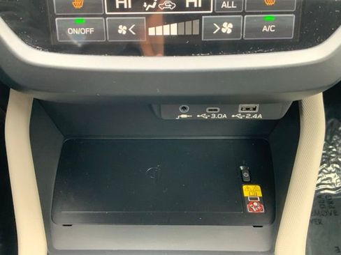 Certified 2025 Subaru Forester Limited image 29