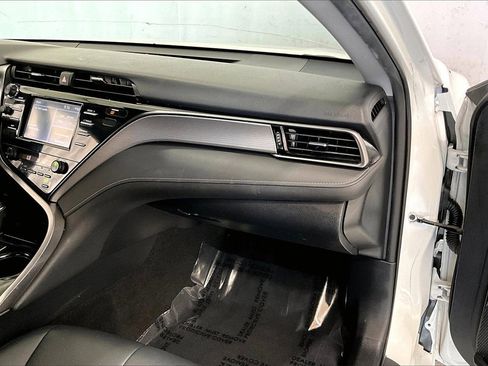 Used 2019 Toyota Camry SE image 16