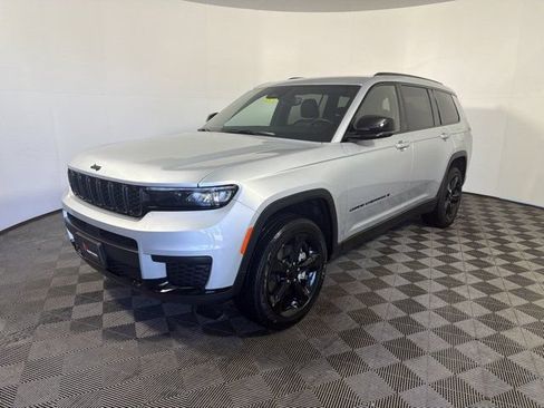 Certified 2023 Jeep Grand Cherokee L Laredo AWD/4WD image 2