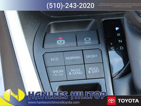 Used 2025 Toyota RAV4 XLE image 20